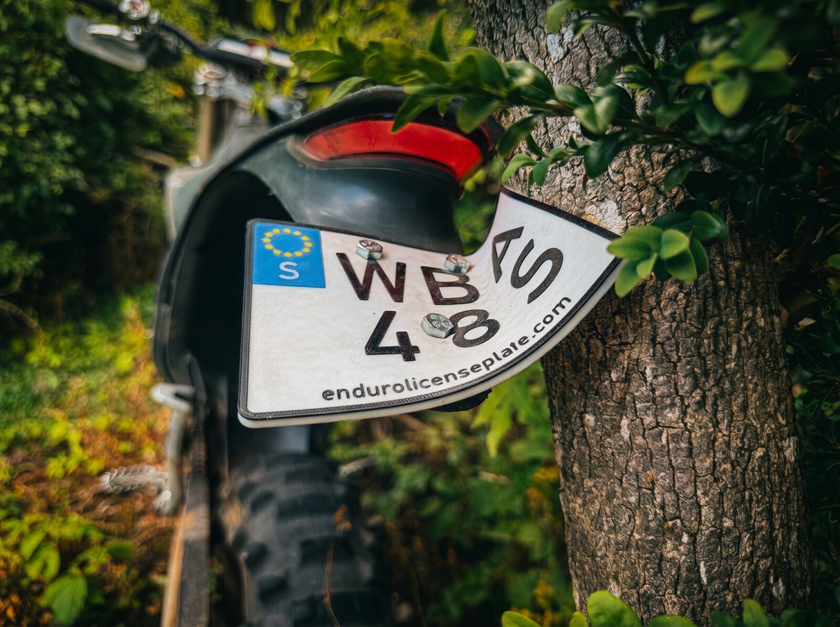 Enduro plate bending against a tree trunk without cracking