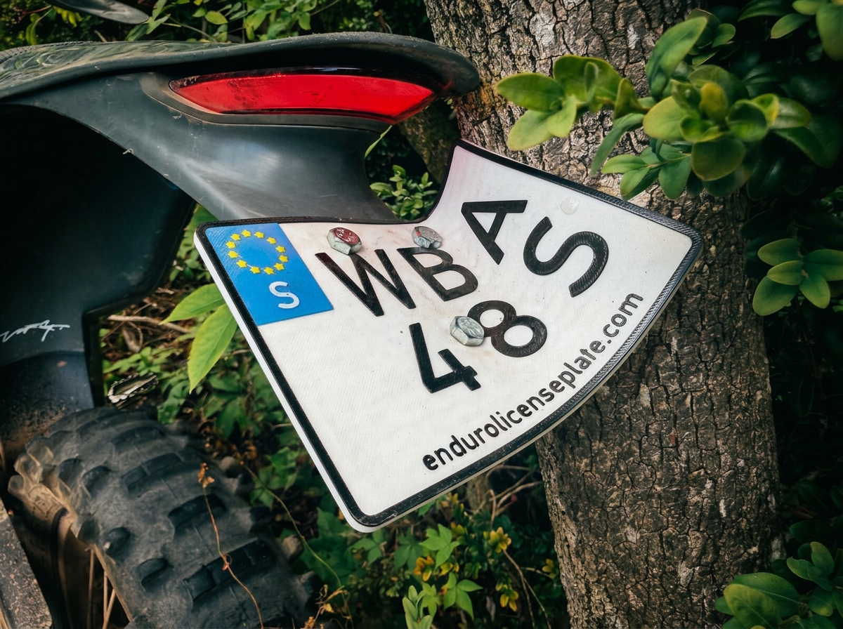 Close-up of the flexible plate flexing around an obstacle